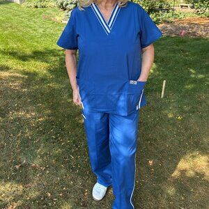 NWT Dress A Med Medical Uniform Scrub Set in Blue